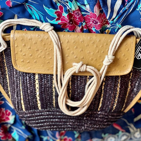 🎉New Vintage... Handmade Woven Bag 💋 - Picture 2 of 11